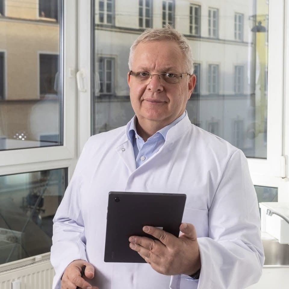 Garij A. Treskunov, Zahntechnikermeister, in seinem Labor in München